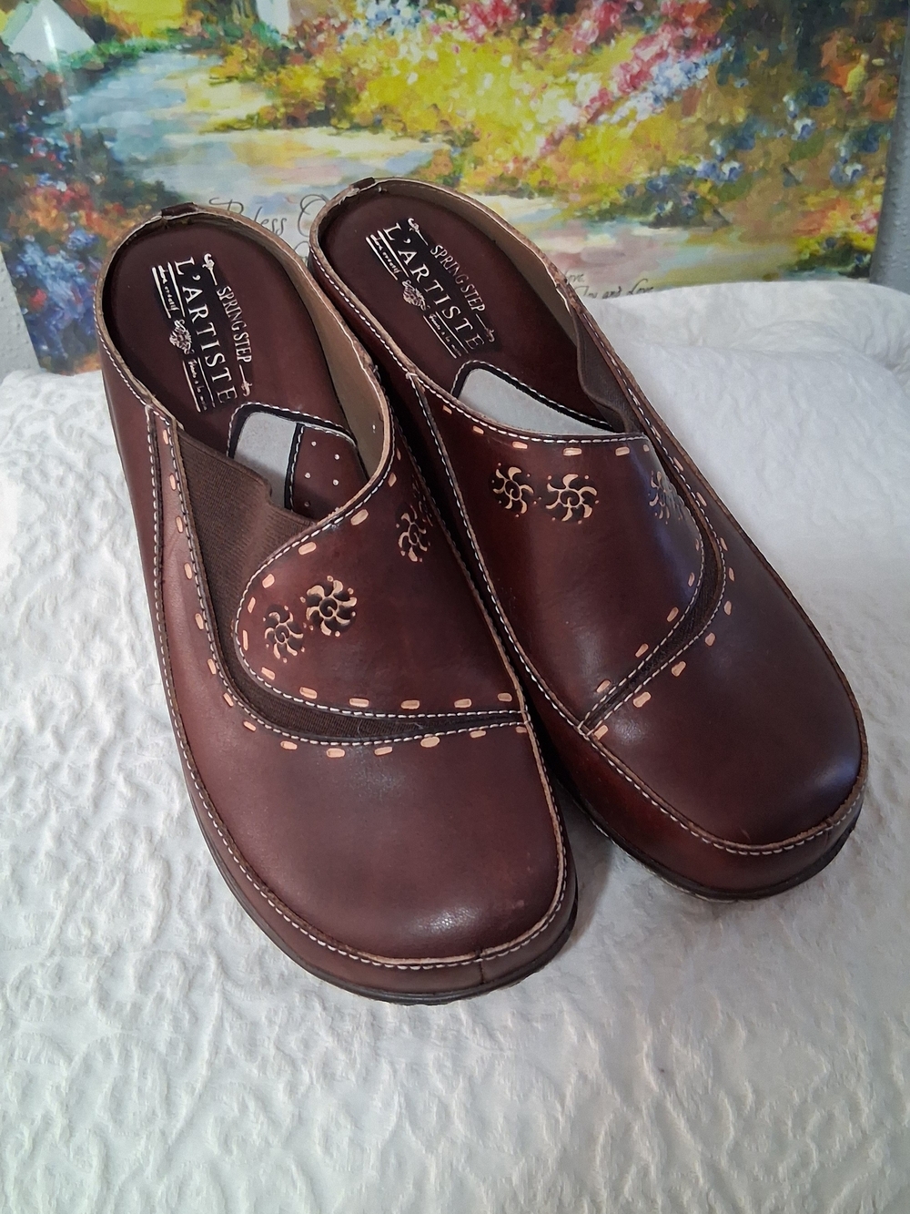 L'Artiste Spring Step Brown Leather Slip-On Clogs with Decorative Cutwork